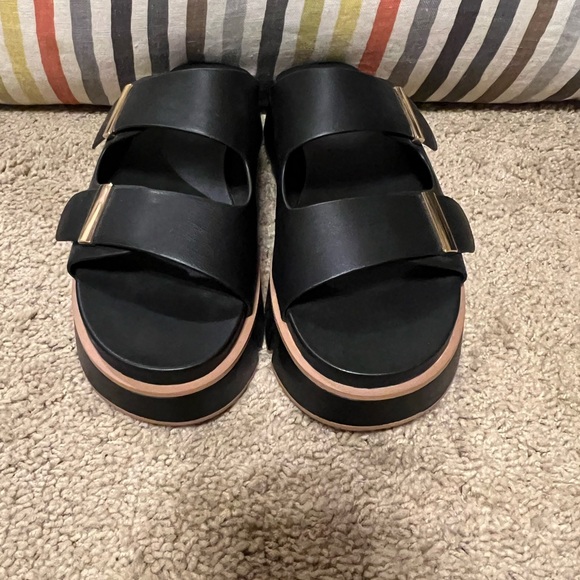 Steve Madden Black and Gold Women’s Size 8 Sandals - Picture 5 of 11